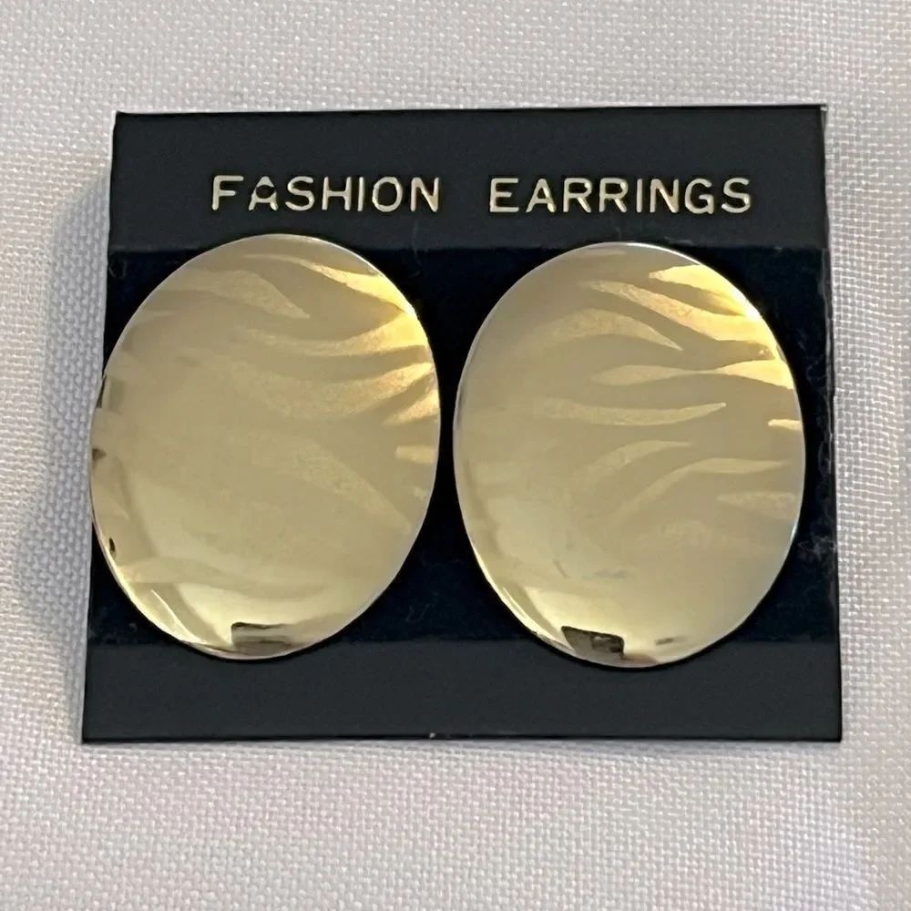 Retro Gold Tone Animal Print Oval Statement Pierced Earrings